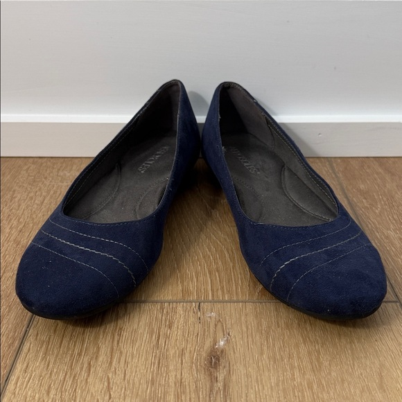 Aerosoles Ballet Flats in Navy Faux Suede - Picture 3 of 5